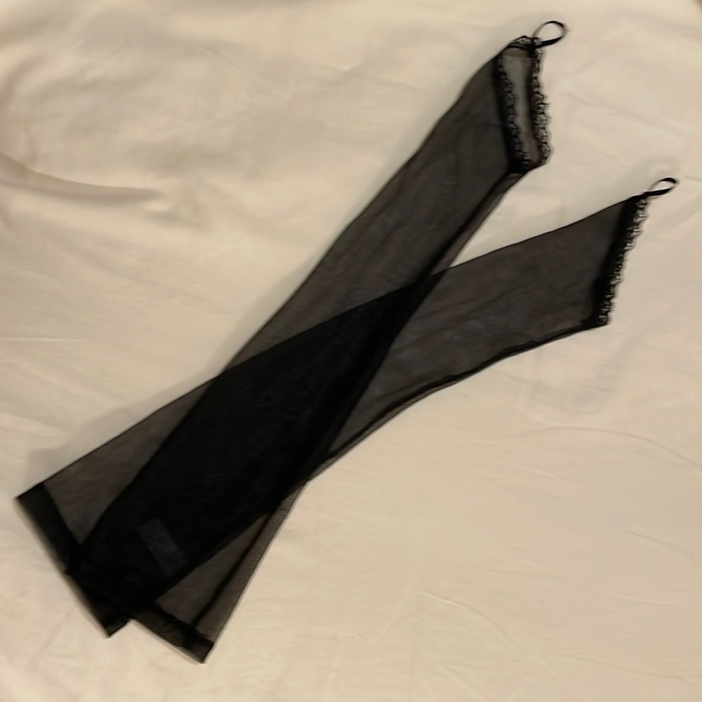 Fingerless 18” black gloves trimmed with lace